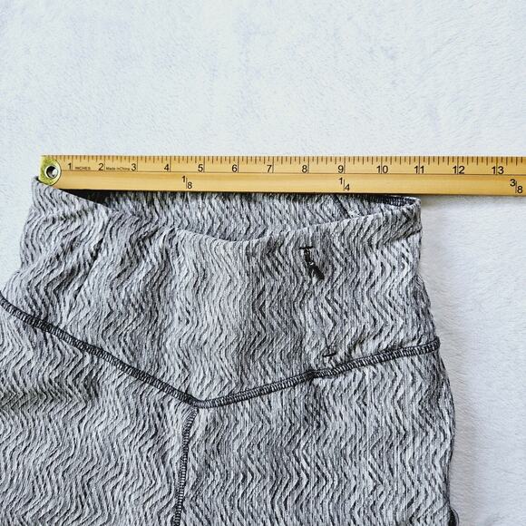 CALIA Carrie Underwood Black White Gray Workout Yoga Textured Leggings Small - Picture 9 of 11